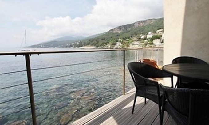 Erbalunga Hotel | Un balcón con vistas al mar