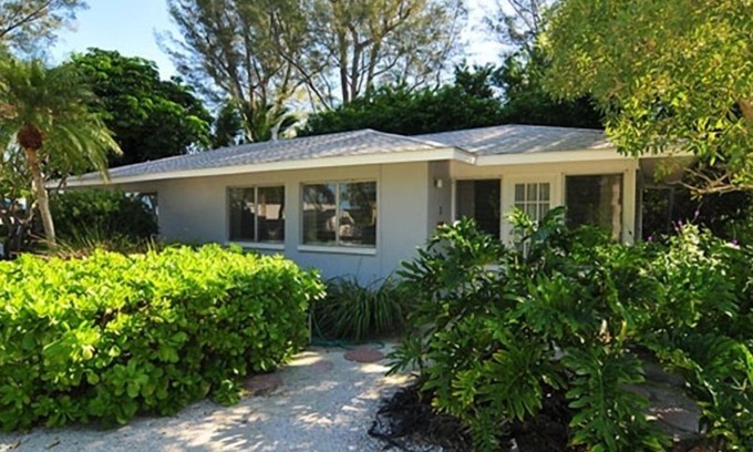 Whitney Beach Cabaña | Una cabaña frente a la playa: Beautiful & Private: semanal o mensual.