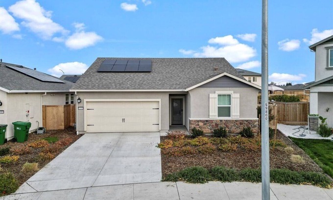 Stockton Casa | A beautiful home located close to the Lodi Wineries.