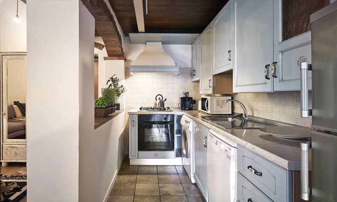 Duomo Apartamento | A Few Steps to The Duomo Amazing 4BD Apt