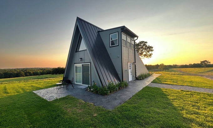 Garvin County Cabina | A-Frames at Harmony Hills, Exotic Animal Jeep Tours, Hot Tub, 320 Acre Ranch