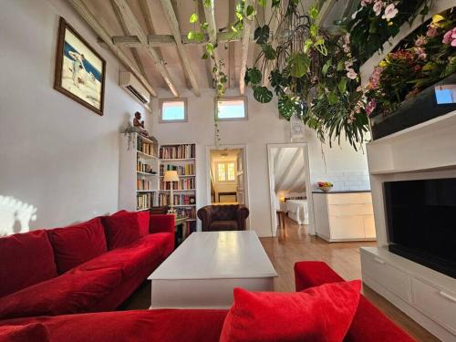 Embajadores Apartamento | A garden in the clouds in the center of town