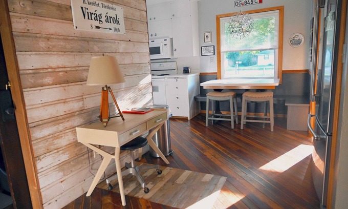 Independence Casa | Una casa de huéspedes con una decoración única con artículos reciclados y reciclados.
