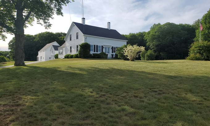 Dresden Otro | A historic, charming farmhouse in the heart of Midcoast Maine!