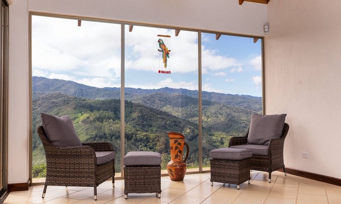 Orosi Casa | Casa Sofia, una casa en una granja. Un tesoro cerca de Orosi.