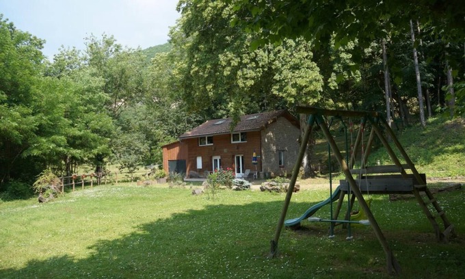 Hostun Cabaña | Gîte-Baño privado-Familiar-Vista al Jardín-A l'orée du bois