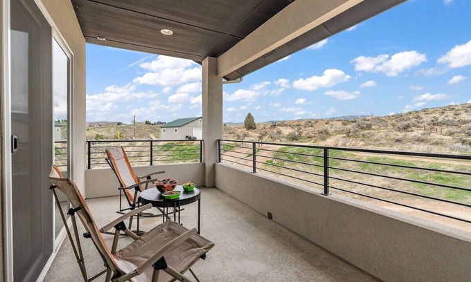 Garden City Casa | A Lazy Peaceful Retreat with Hills and Bike Park View