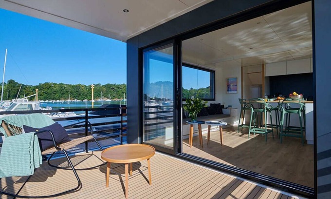 Guidel-Plages Alquiler De Eote | A lodge boat at Guidel-Plages marina