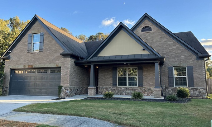 Lawrenceville Casa | A Luxurious, Newly Renovated Ranch (2012 sqft)