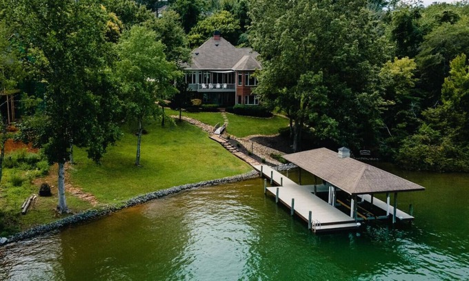 Tellico Village Casa | A Pet Friendly Luxury Lakefront Escape