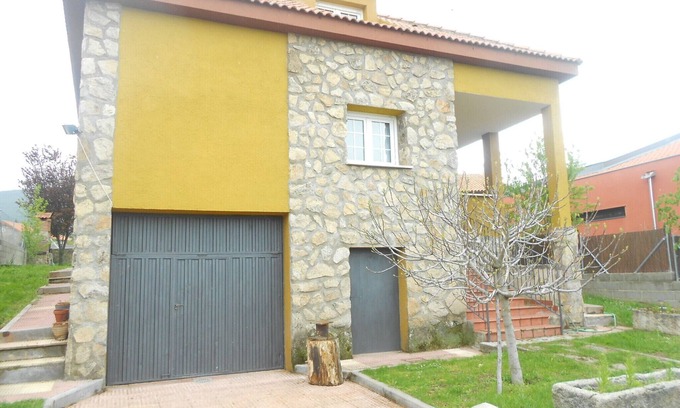Ortigosa del Monte Chalet De Esquí | Un lugar desde el que disfrutar de la naturaleza, gastronomía, arte, historia...