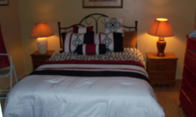 Loveland Casa | Un río corre cerca de él.