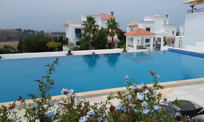 Widadiya Asilah Apartamento | Una estancia con piscinas en las alturas de Asilah!