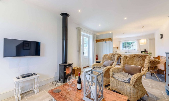 Shipston on Stour Cabaña | A stylish, dog friendly, single storey holiday cottage in the Cotswolds with stunning countryside vi