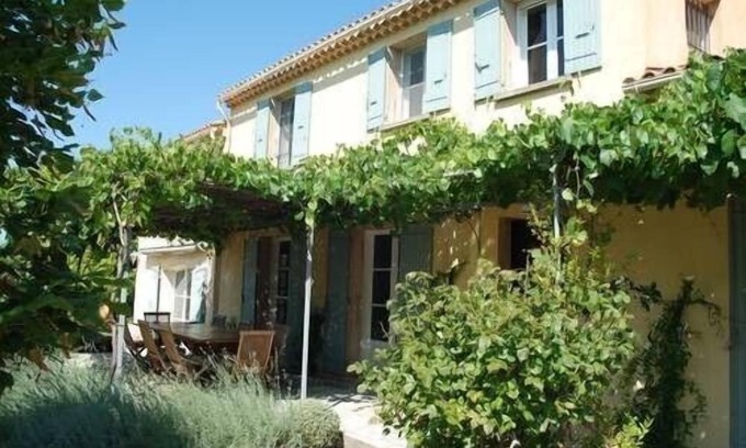Sablet Villa | Una casa provenzal verdaderamente hermosa y aislada con piscina rodeada de viñedos