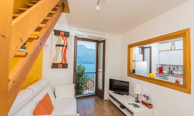 Consiglio di Rumo Casa | Una ventana sobre el lago de Como - cabaña de piedra con impresionantes vistas y jardín privado