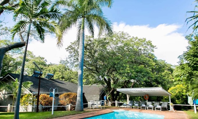 Victoria Falls Villa | A wonderful 5 bedroomed, 4 bathroom Villa with swimming pool, gym, garden of the highest quality - 2215