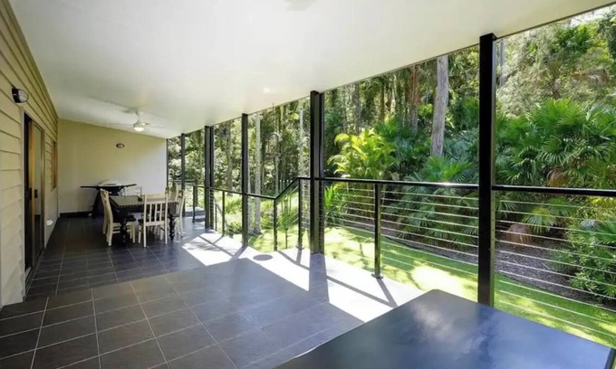 Smiths Lake Cabaña | A wonderful place to escape rest, relax and enjoy the lake just 100m away.