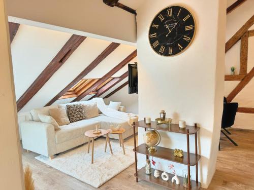 Lucerne Apartamento | A&Y LakeHouse Golden Swan