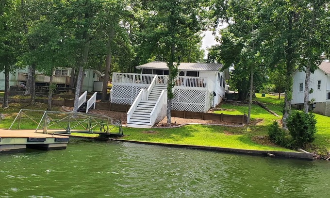 Lake Secession Cabaña | Naturewood Cottage on Lake Secession. Newly renovated, cozy 2 BR 1 1/2 bath