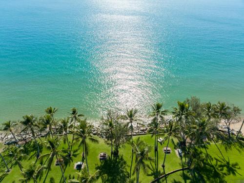 Blacks Beach Apartamento | ABSOLUTE BEACH FRONT MACKAY - Blue Pacific