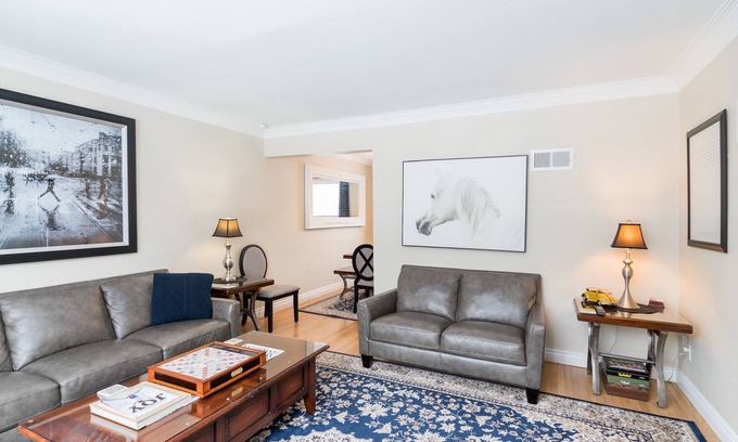 Winnipeg Casa | Academy & Wellington (Suite 2) Sleeps 8 (six beds) on Academy & Wellington