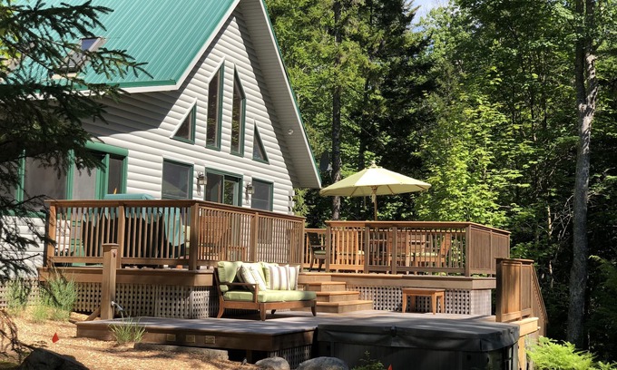 Mount Desert Casa | Tranquil Lakefront Cottage w dock en la prístina Long Pond by Acadia National Park