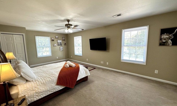 West Meade Apartamento | Hot Tub Ready 24/7! | Comfy & Warm in Nashville