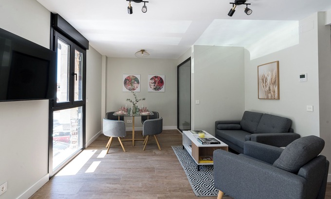 Alcalá de Henares Apartamento | Acogedor Piso Familiar con Terraza en Alcalá de Henares