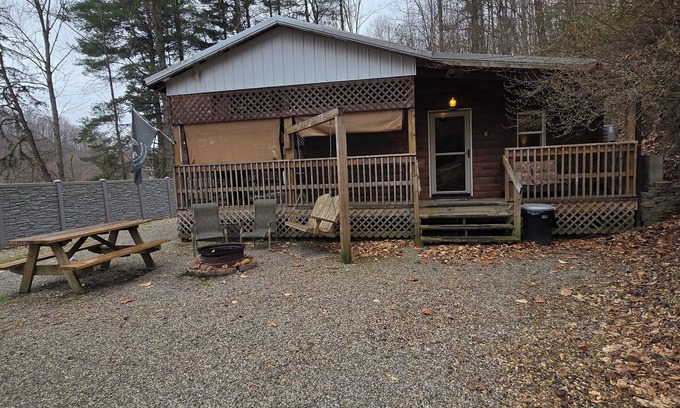 South Bloomingville Cabaña | Acorn Cottage located in Hocking Hills