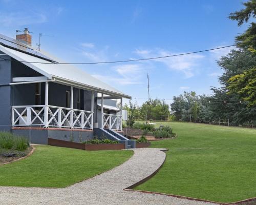 Carey Gully Casa | Adelaide Hills Luxury Cottage - The Gladys