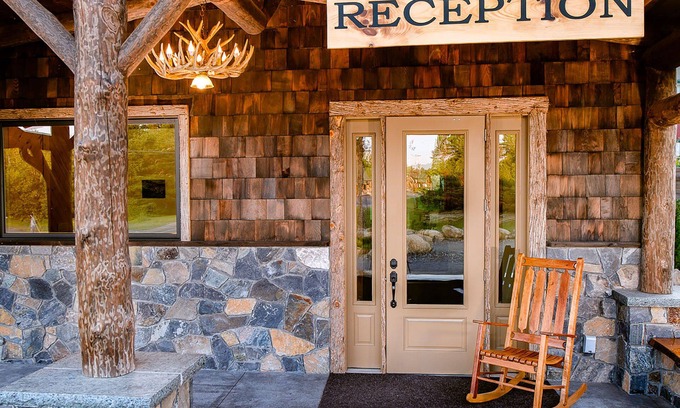 Wilmington Hotel | Adirondack Spruce Lodge