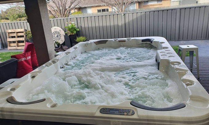 Haywards Bay Apartamento | Adorable 1 Bedroom Place With Hot Tub