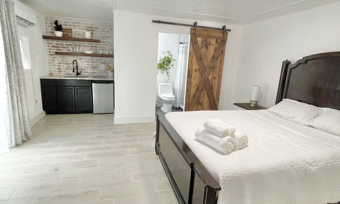 Winter Haven Cabaña | Adorable 1 bedroom guesthouse near Legoland