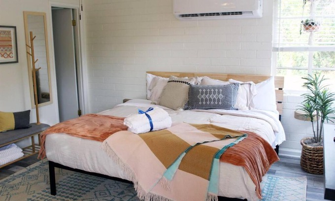 Tempe Apartamento | Adorable Ground Level Boho Studio Blocks From Dwntn-C