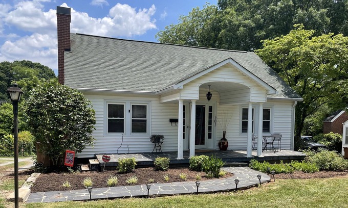 Lincolnton Casa | Adorable home in heart of Lincolnton, walking distance to shops breweries dining