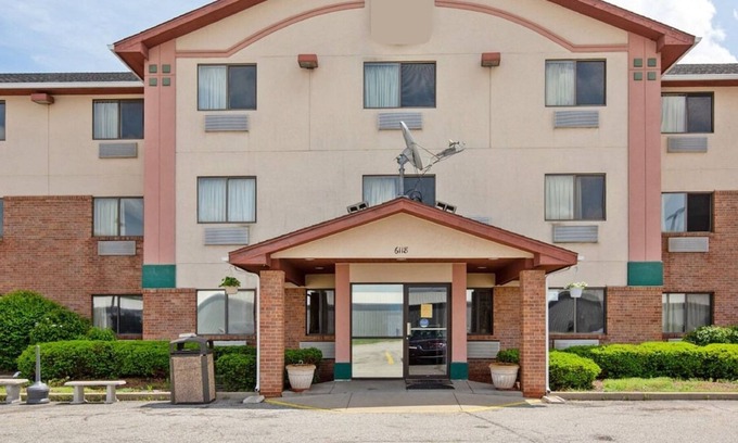 Portage Casa | Affordability Meets Comfort! Pets Allowed, Free Parking Onsite