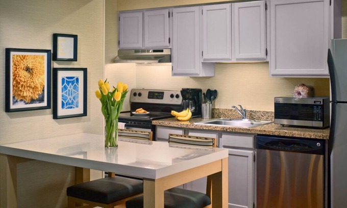 Blue Ash Hotel | Affordability Meets Comfort! Pets Are Welcome, Free Breakfast!