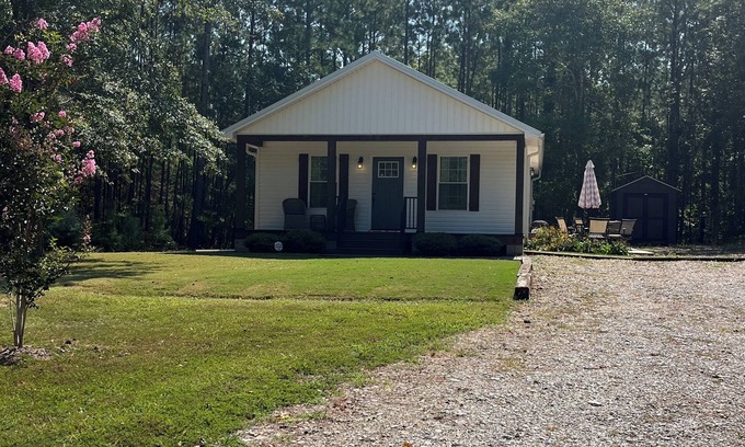 Abbeville County Cabaña | Affordable Luxury / Quiet / 2 min to Erskine College & The Renaissance