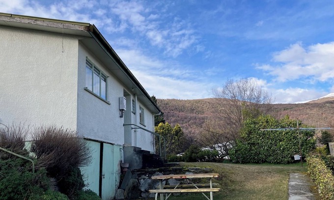 Bouvet Island Casa | Affordable Retro Bach in beautiful Arrowtown