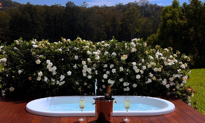 Kalang Cabaña | Afterglow ofrece romance, lujo e indulgencia en medio de la tranquila belleza de la naturaleza.