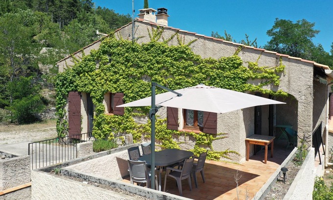 Cruis Casa | Agréable Maison sur un Grand Terrain Arboré Privatif, au Cœur de la Provence