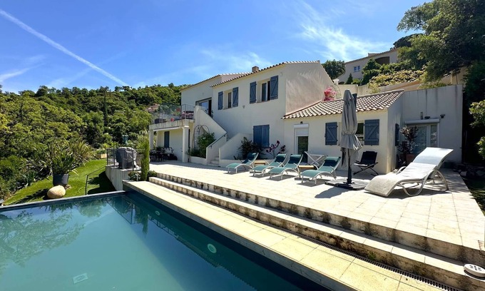 La Londe-les-Maures Casa | Air-conditioned Villa for 8 Guests with pool in the Domaine de Valcros