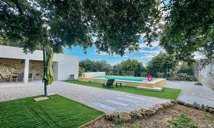 Saint-Restitut Villa | Villa Roche balnche, private pool and enclosed garden
