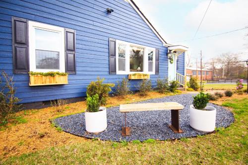 East Point Casa | Airport Lounge Retreat HGTV Design Near Atlanta Airport