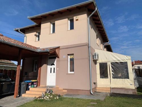 Ganztelep Apartamento | Airport Road/Reptér közeli ház privát parkolóval