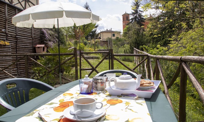 Farne Apartamento | Estudio con jardín con vistas al bosque de los Apeninos, ideal para excursiones de relax.