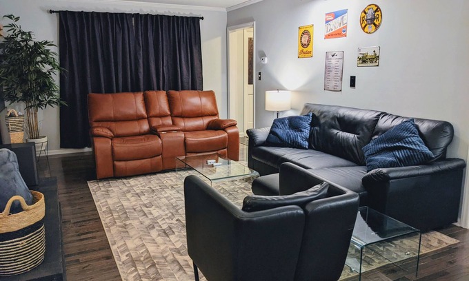 Gastonia Casa | Akita Lover Home - Beautiful New Remodel - 3bd 2.5ba - 4.2mi to Caromont Health