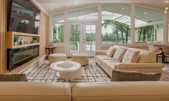 Campbell Park Casa | Alaskan Lakefront Luxury