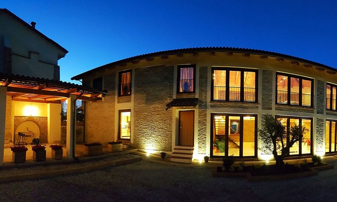 Mango Villa | ALBA LANGHE UNESCO MANGO VILLA COMPLETAR LA FORMA DE VENTA DE FIESTA PRINCIPAL WIFI GRATIS